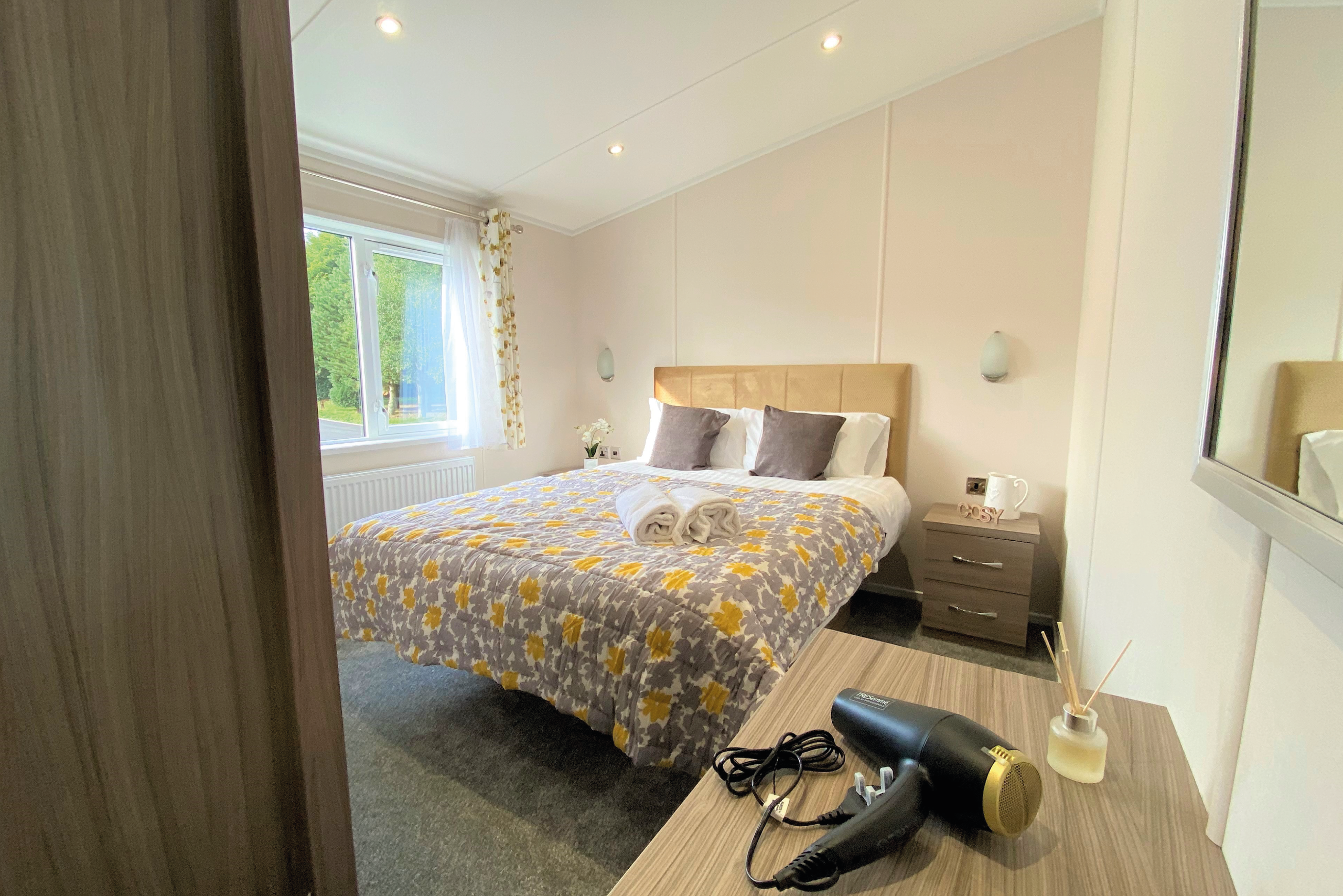 Master kingsize Bedroom at the Yorkshire burrow lodge with hot tub Yorkshire, Staycation holiday and family UK break